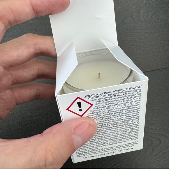 Brand new DIPTYQUE Roses Mini Candle, 35g - Picture 3 of 4